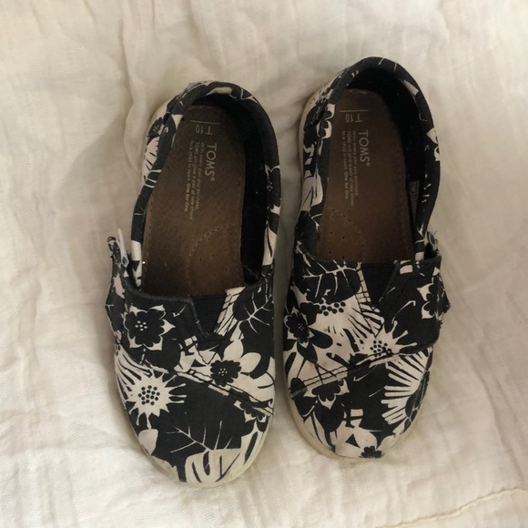 TOMS - Picture 1 of 3